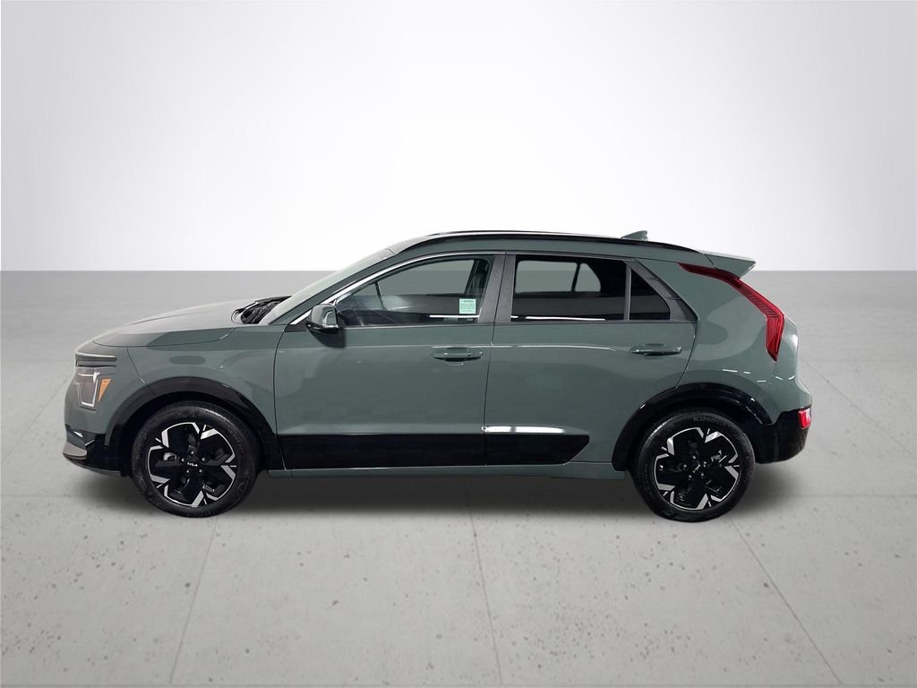 Used 2024 Green Kia Wind image 9