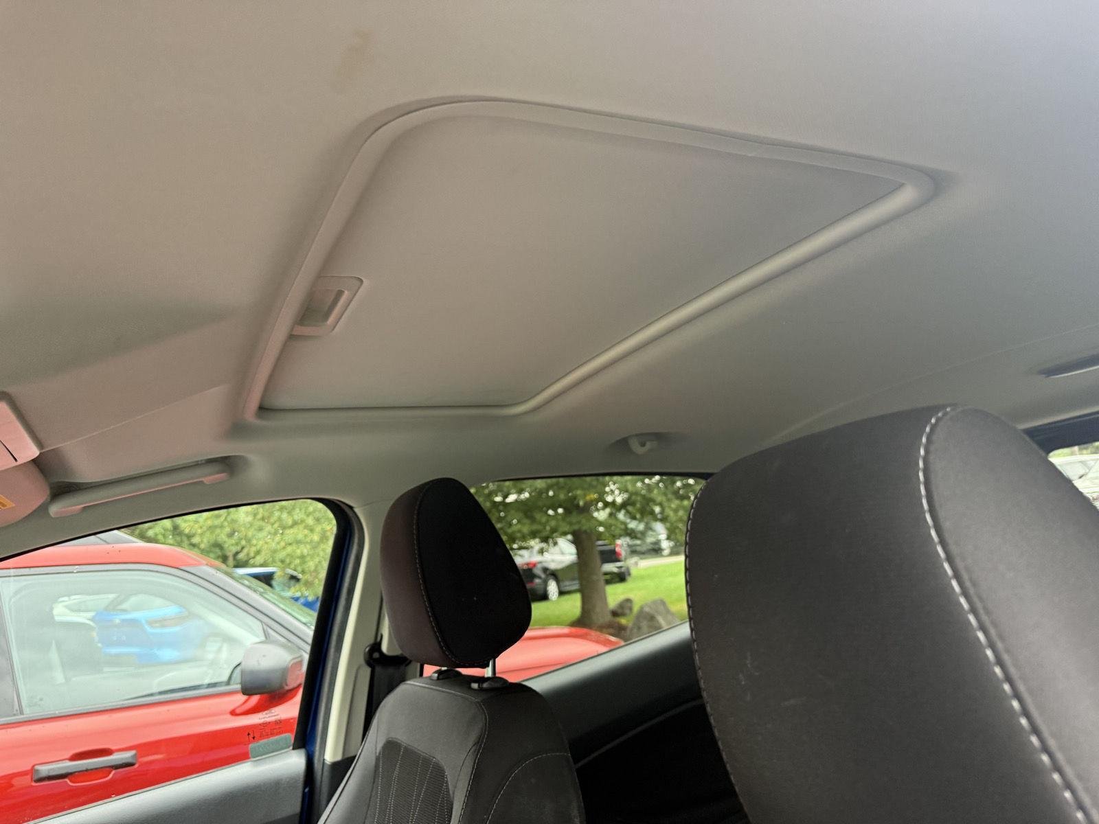 Used 2020 Lightning Blue Ford SE image 7