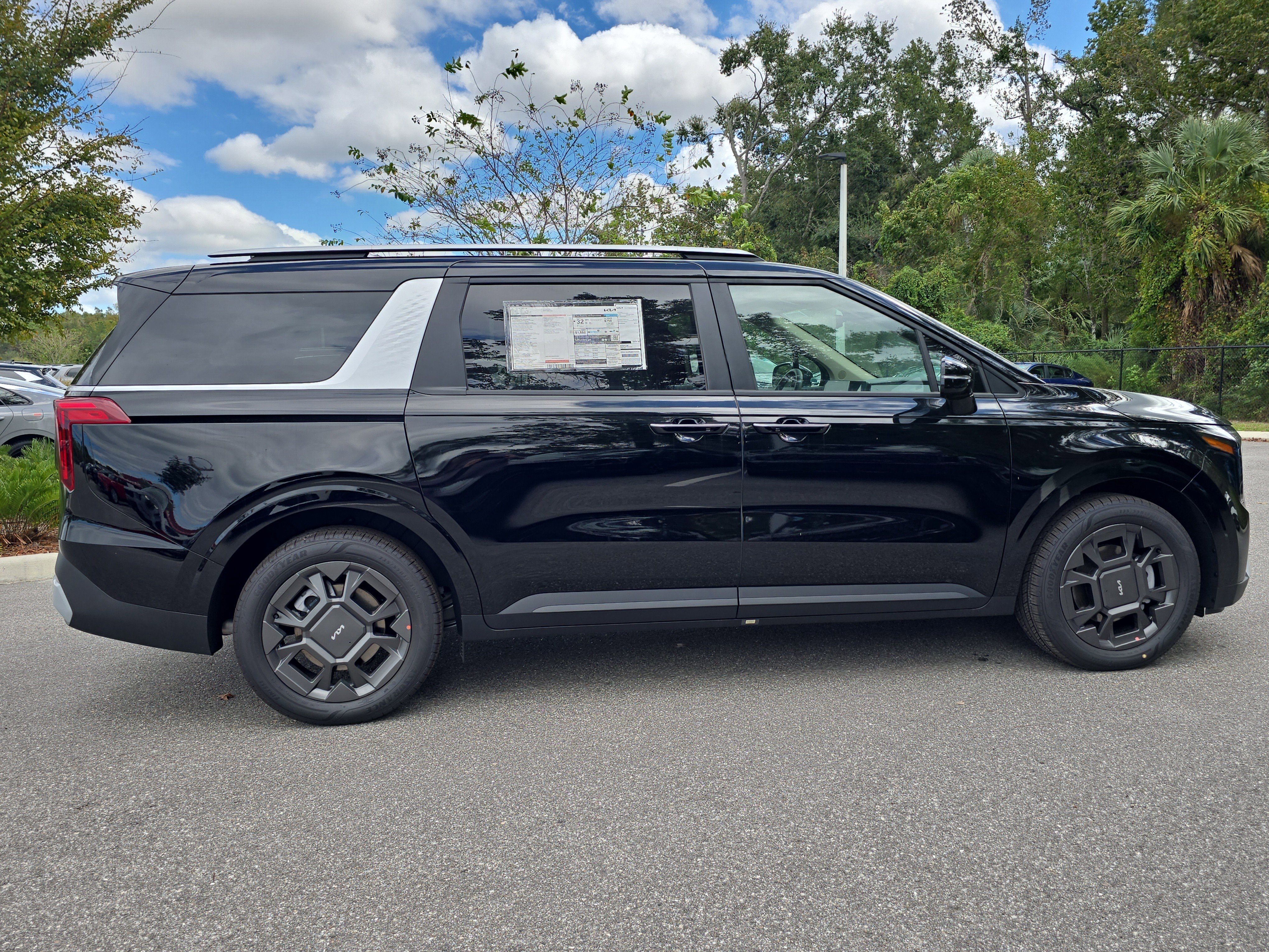 2026 Kia Carnival EX - Photo 9