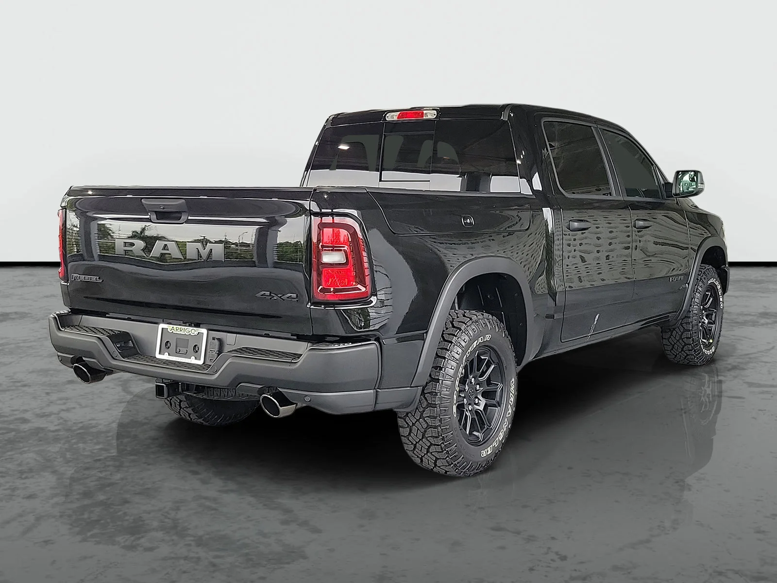 New 2026 Diamond Black Crystal Pearl-Coat Exterior Paint RAM Rebel image 1