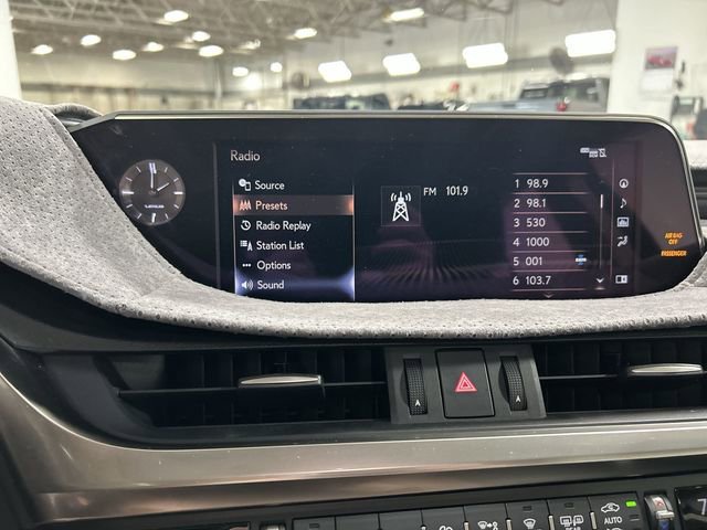 Used 2019 Silver Lexus ES 350 image 16