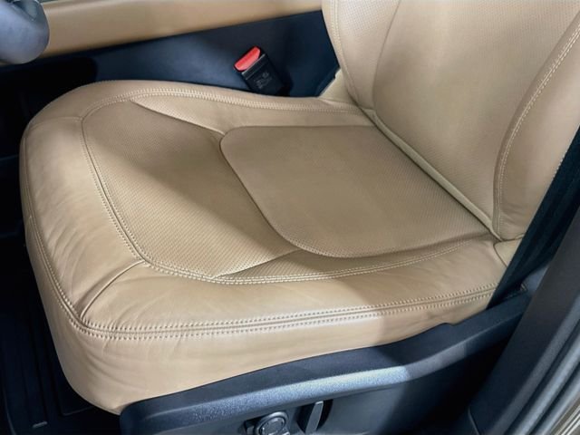Certified Used 2025 Gray Land Rover X-Dynamic SE image 22