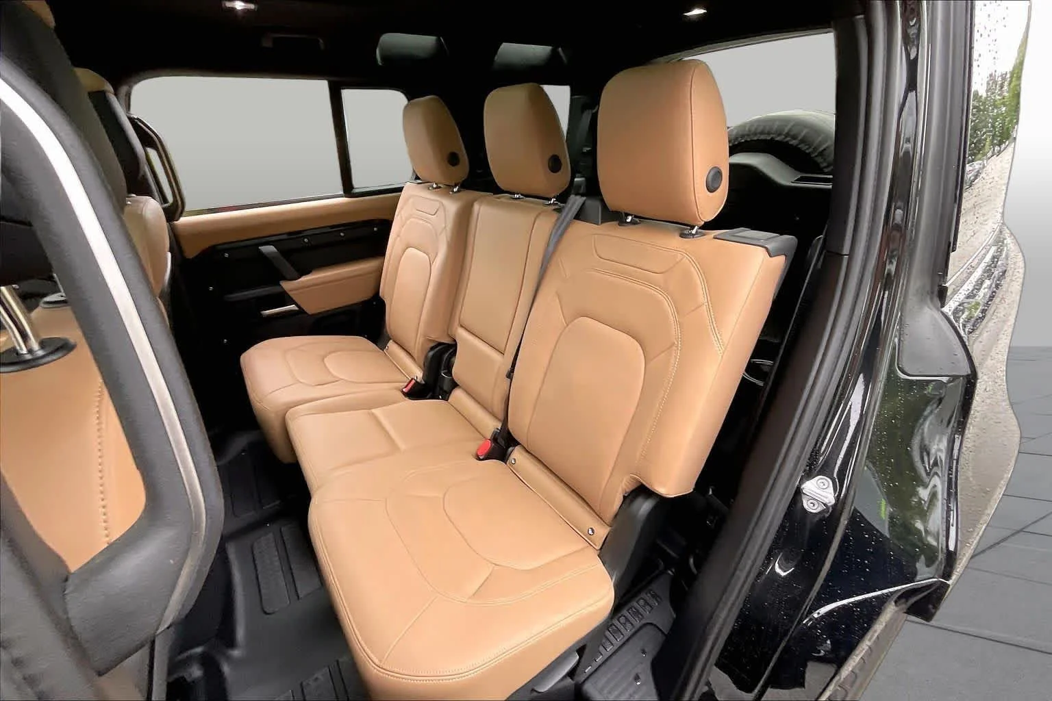 Used 2025  Land Rover X-Dynamic SE image 19