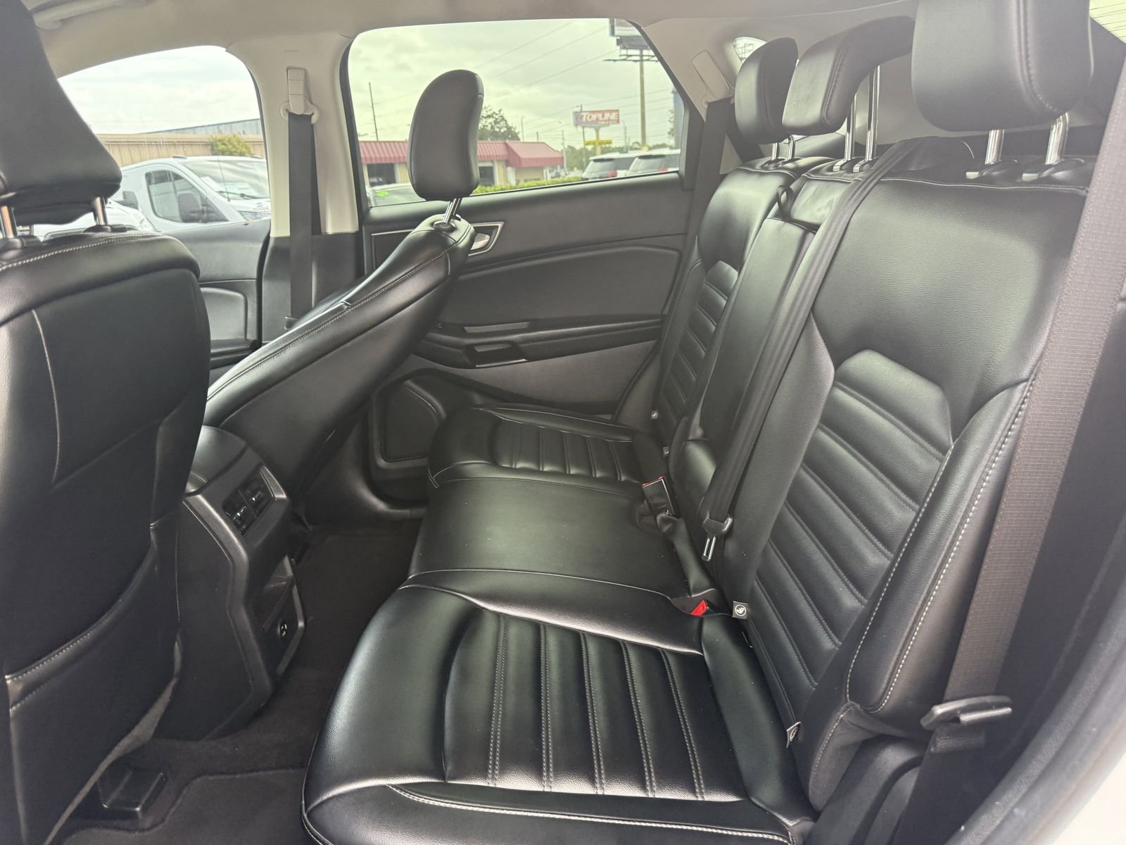 Used 2022 Oxford White Ford SEL image 17
