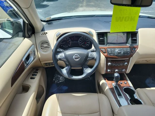 Used 2019 White Nissan Platinum image 11
