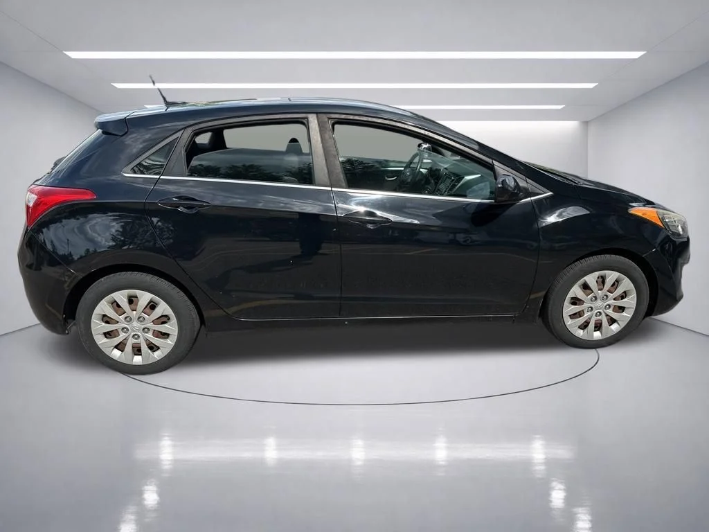 Used 2017 Black Noir Pearl Hyundai Base image 16