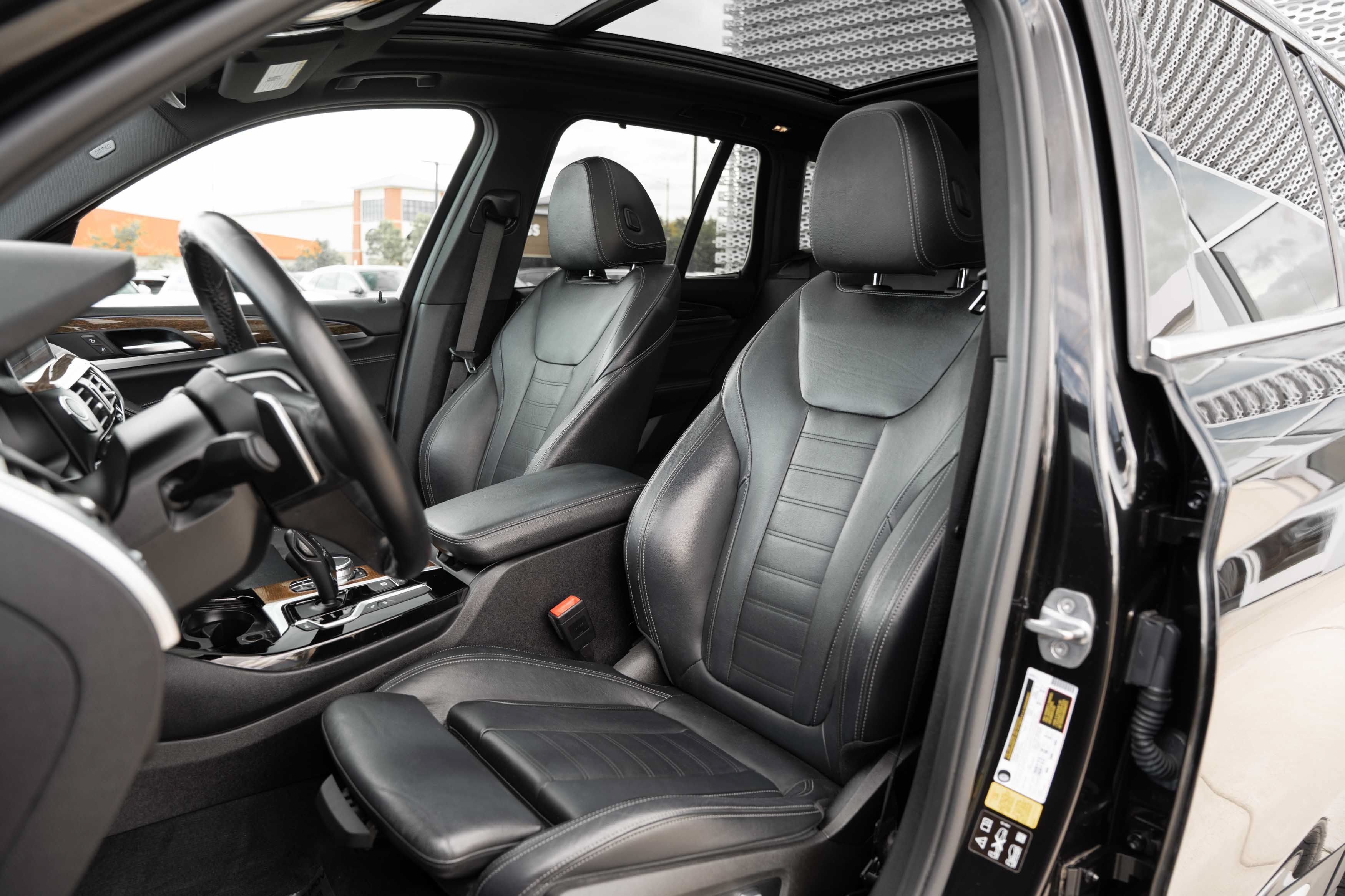 Used 2018 Black Sapphire Metallic BMW xDrive30i image 18