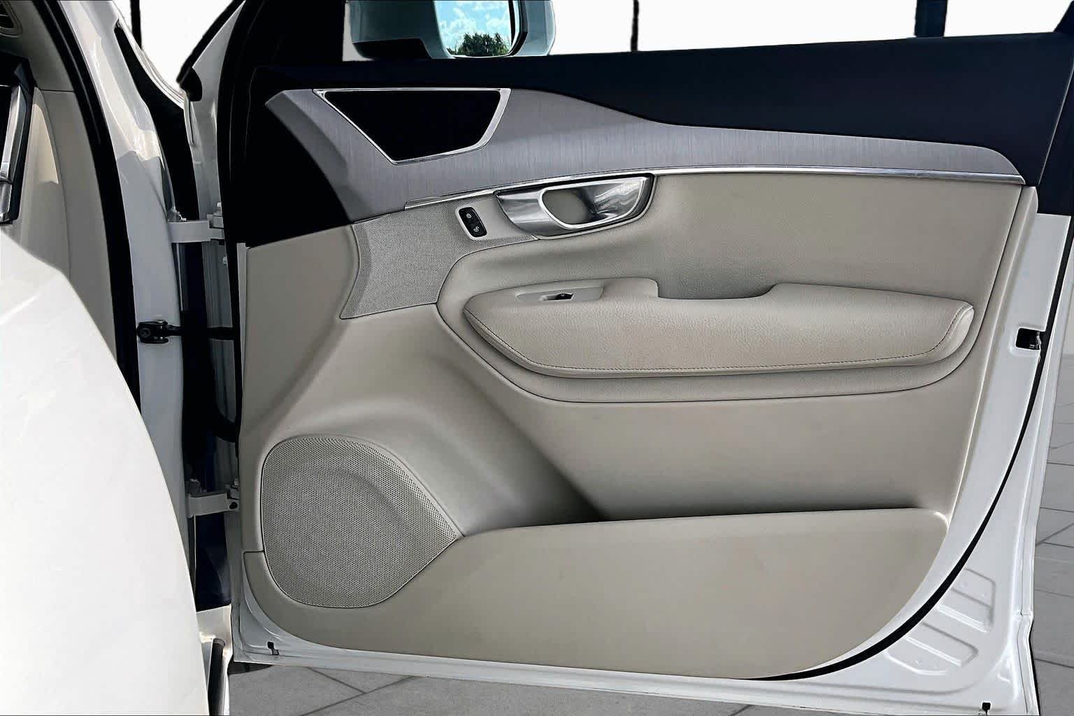 Used 2021 Crystal White Metallic Volvo Momentum image 23