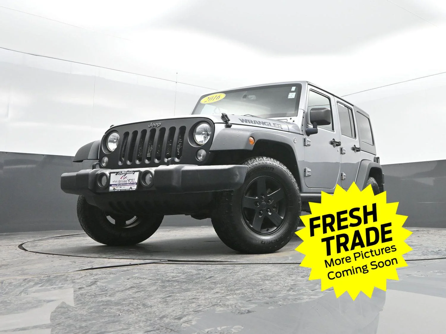 Used 2016 Billet Silver Metallic Clearcoat Jeep Black Bear image 38