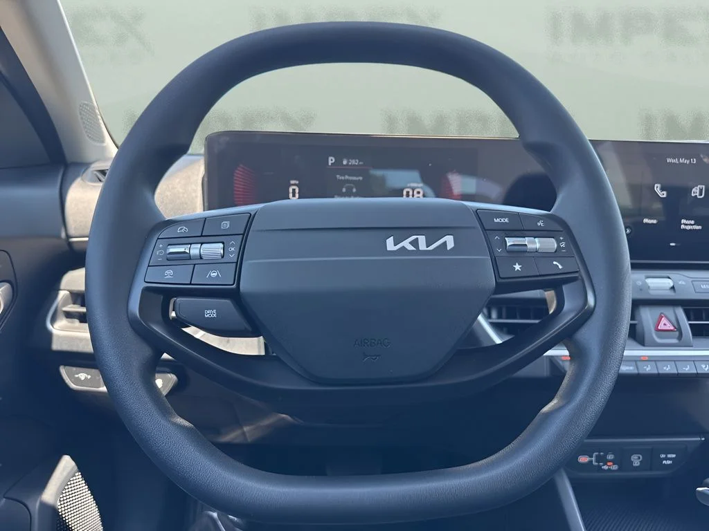 Used 2025 White Kia LXS image 13