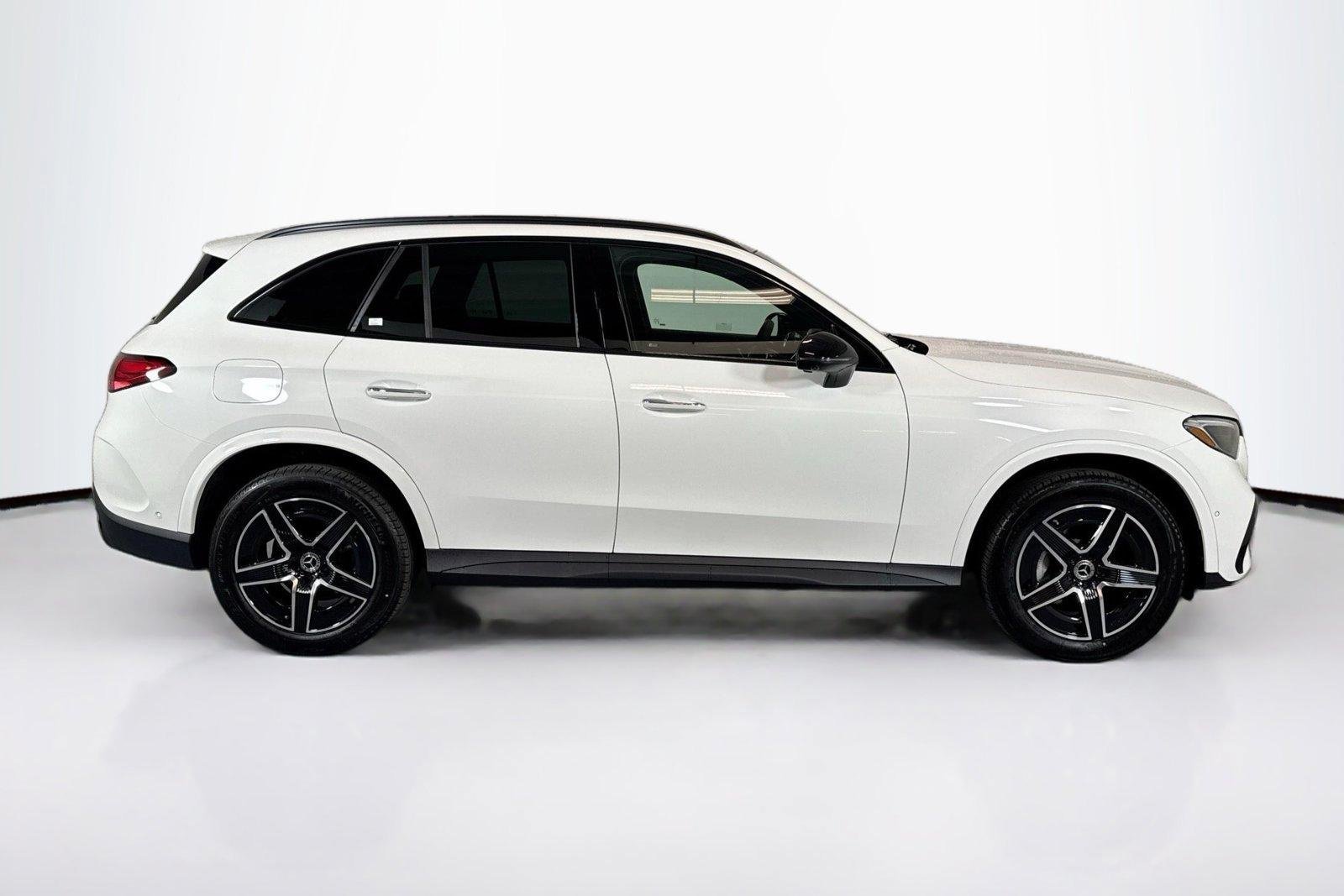 New 2026 Polar White Mercedes-Benz GLC 300 image 4