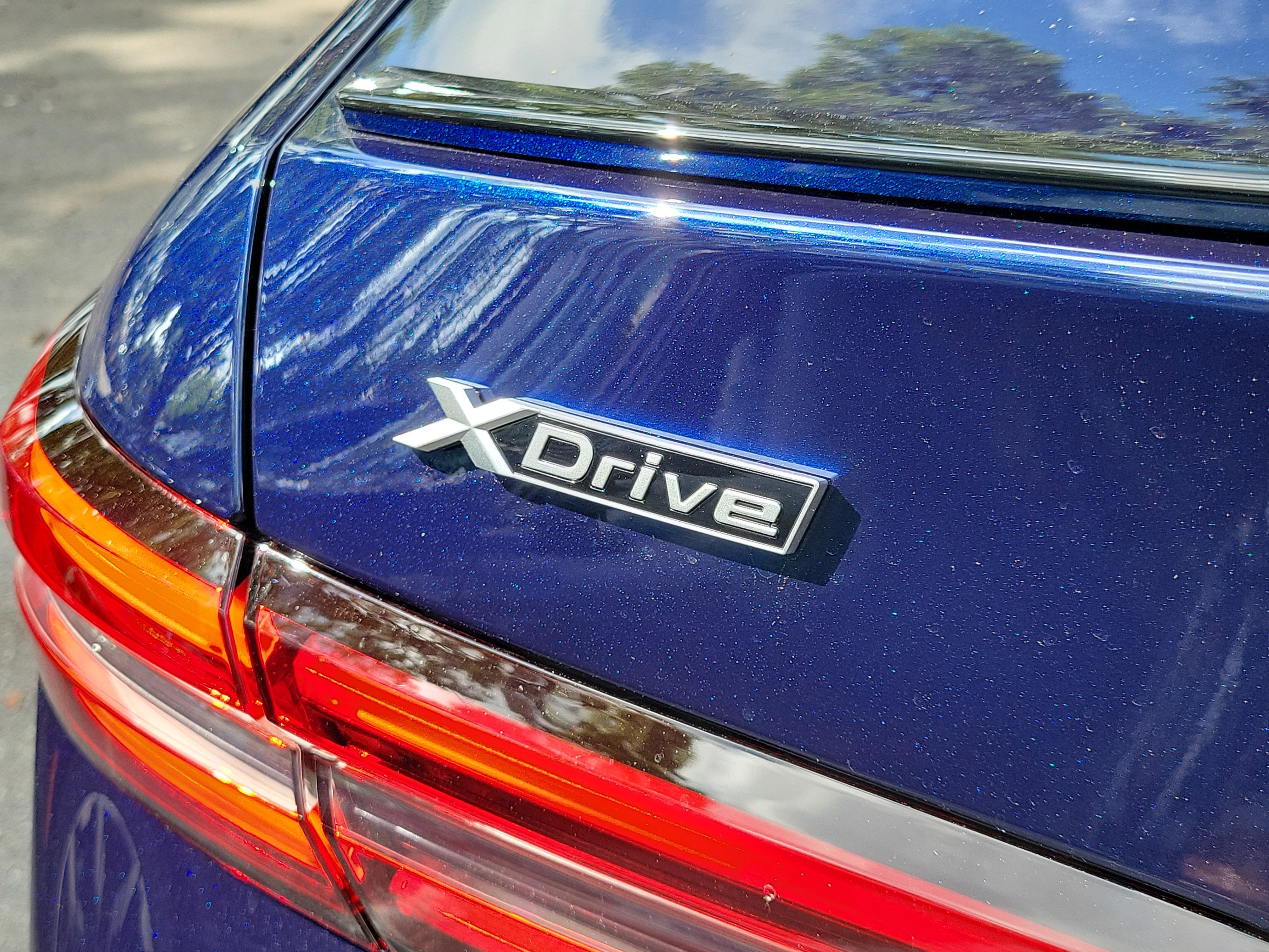 New 2027 Tanzanite Blue II Metallic BMW 550e xDrive image 6