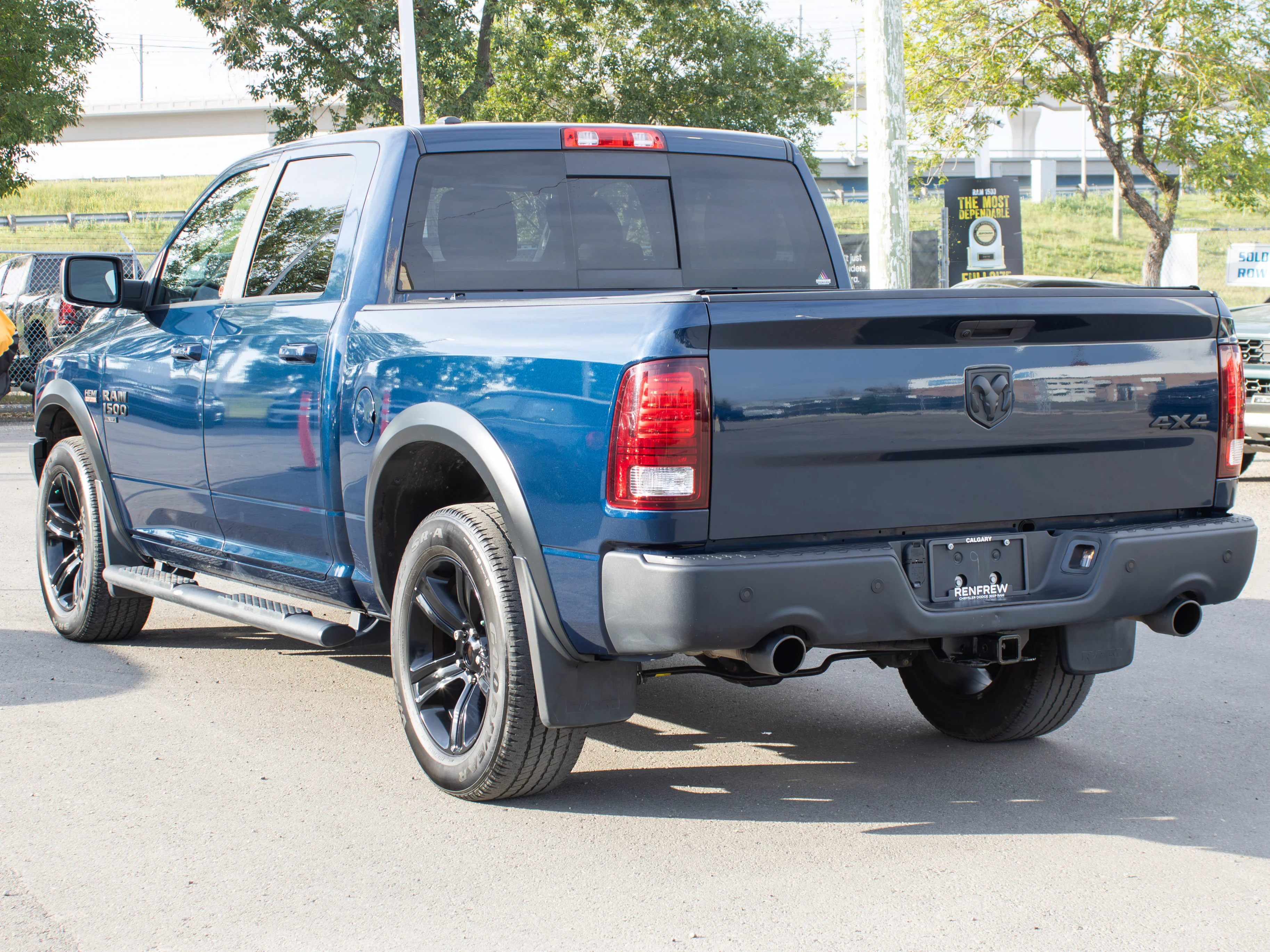 Used 2022 Blue RAM Warlock* | 5.7L HEMI V8 | Heated Seats & Steering Wheel | 8.4 Uconnect | Remote Start | image 15