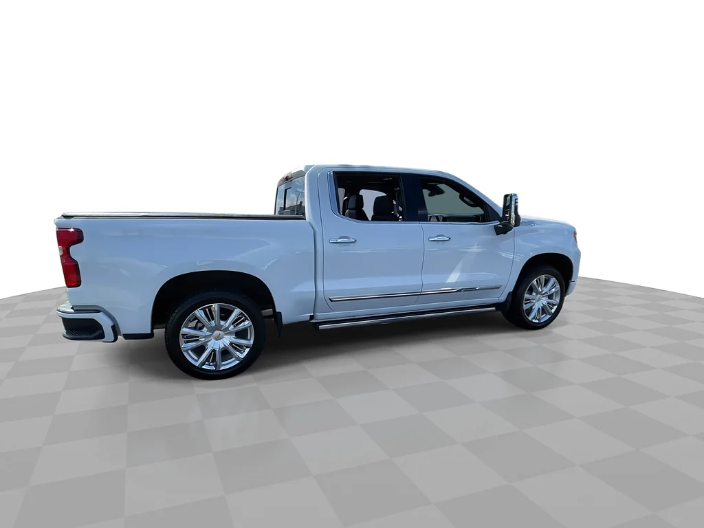 Used 2026 Polar White Tricoat Chevrolet High Country image 2