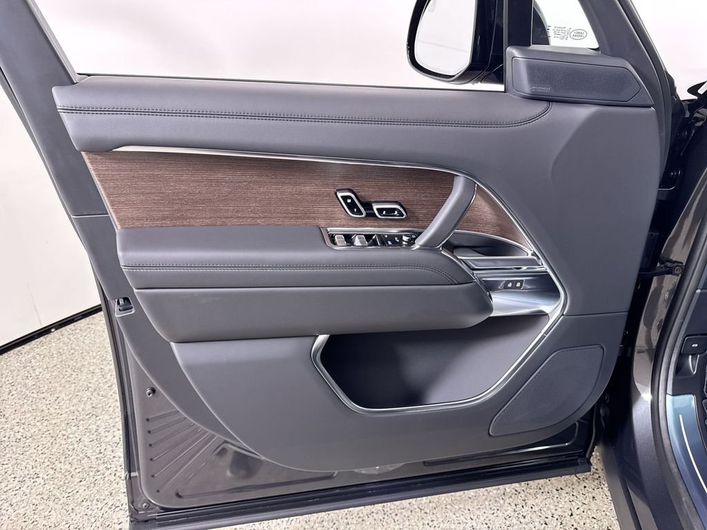 New 2026 Carpathian Grey Land Rover SE image 13