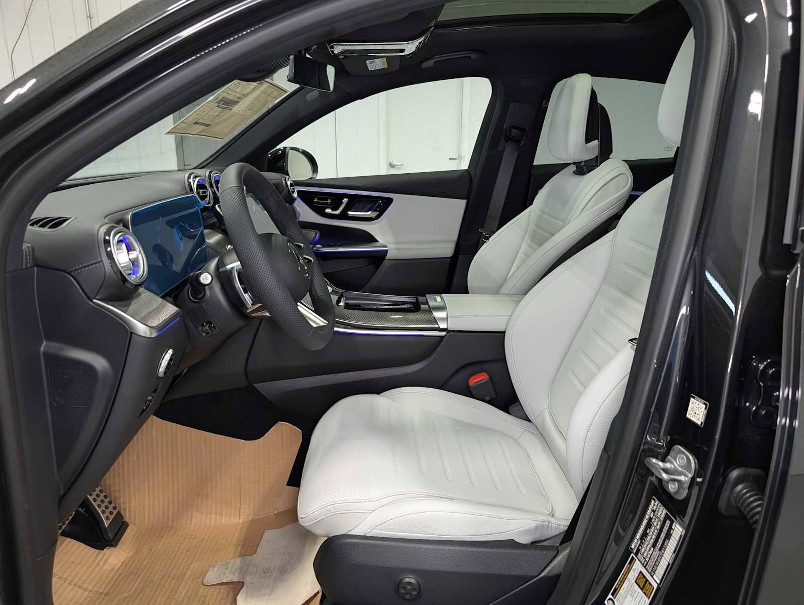 New 2026 Graphite Grey Metallic Mercedes-Benz GLC 300 image 4