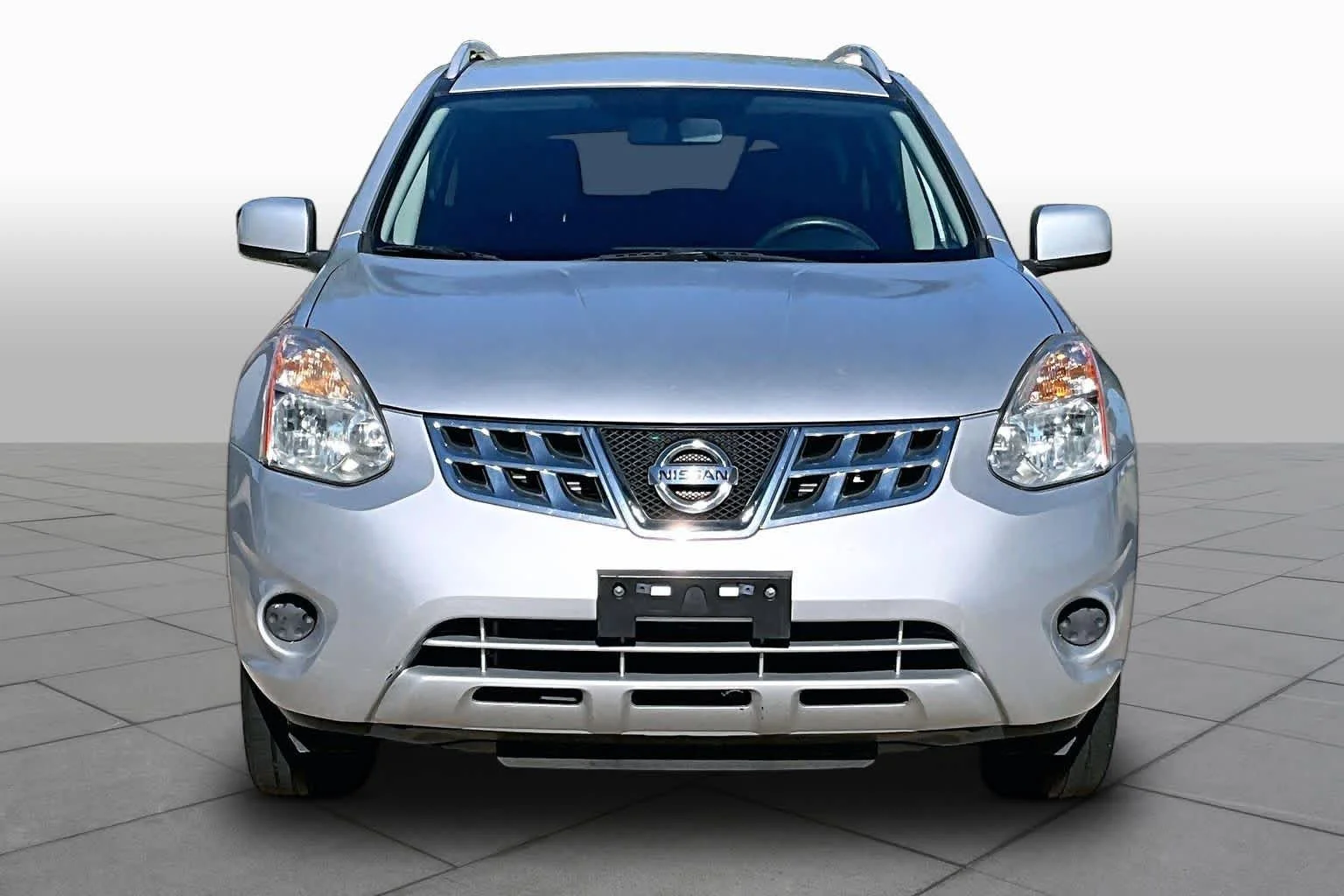 Used 2013 Brilliant Silver Nissan SV image 4