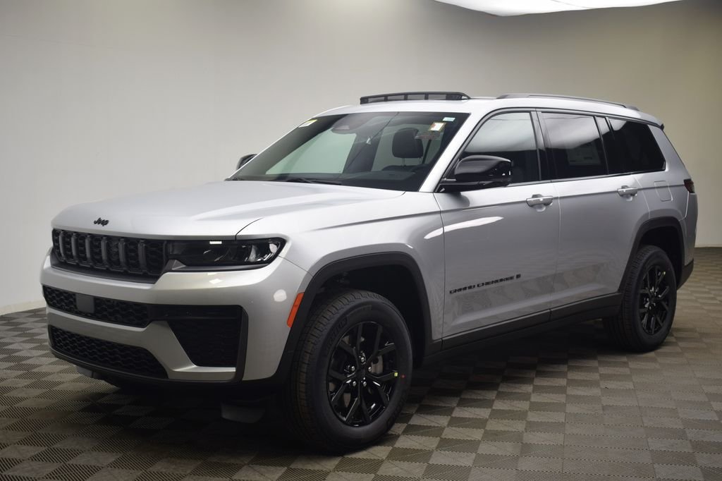 New 2026 Silver Zynith Exterior Paint Jeep Altitude image 17