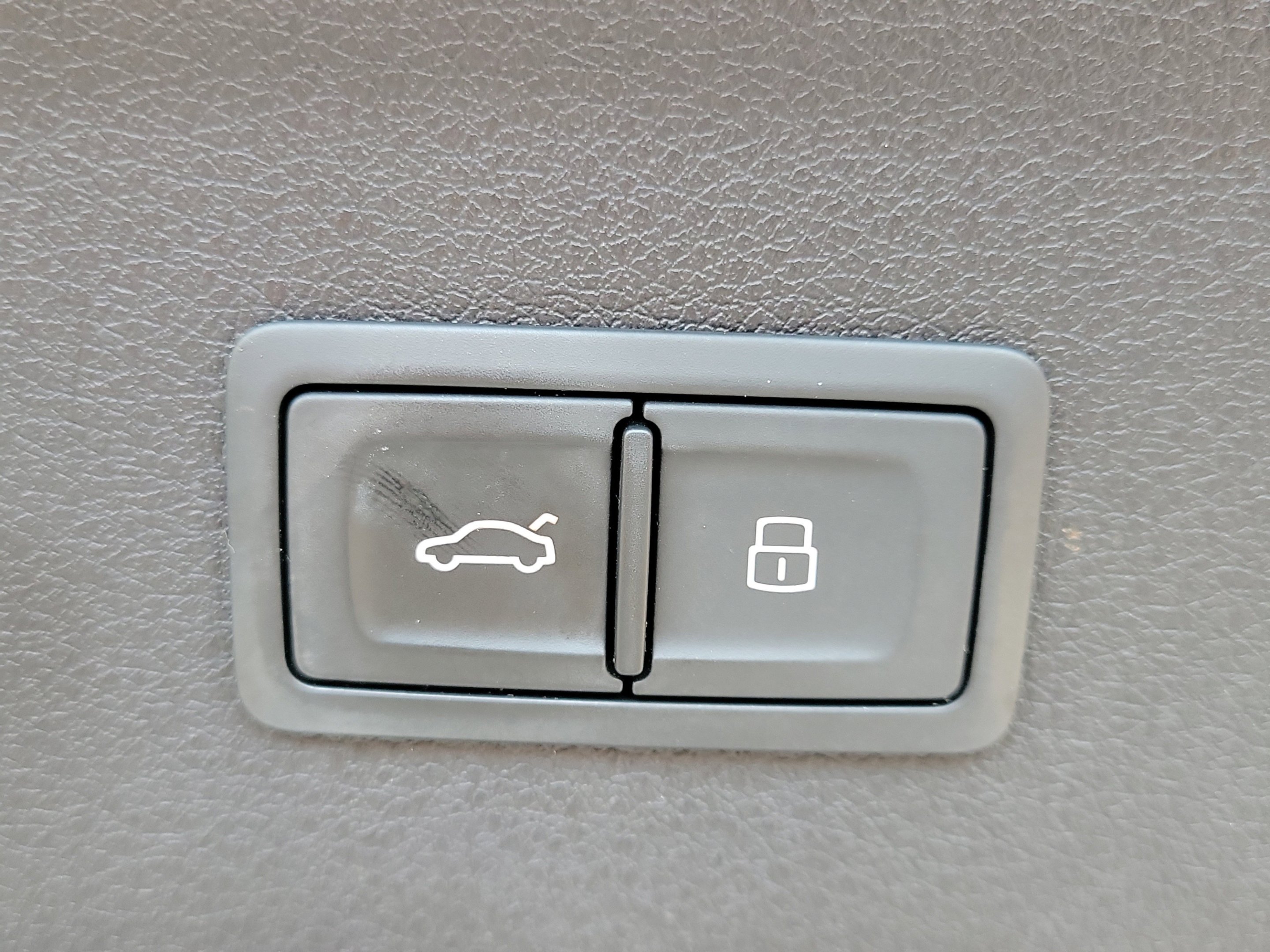 Used 2018 Silver Metallic Audi 2.0T Premium Plus image 8