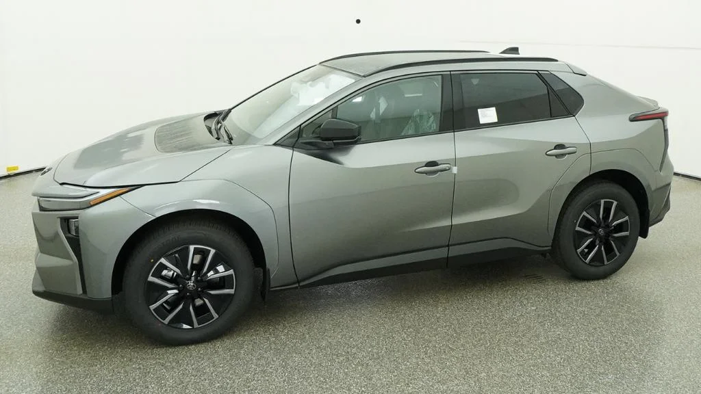 New 2026 Heavy Metal Toyota XLE image 12