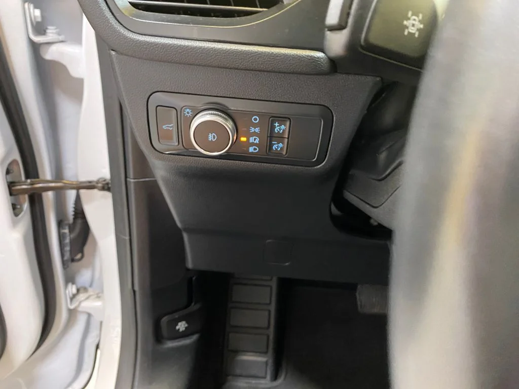 Used 2022 White Ford SEL image 34