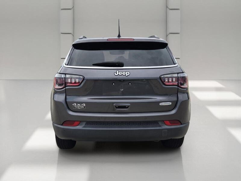 Used 2022 Crystal Metallic JEEP LATITUDE 4X4 image 4