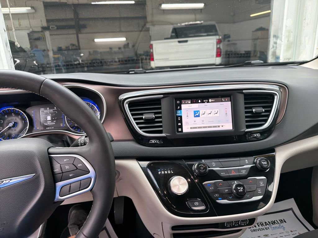 Used 2023 White Chrysler LX image 20