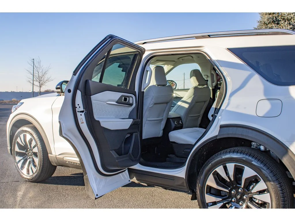 New 2026 Star White Metallic Tri-Coat Ford Platinum image 35