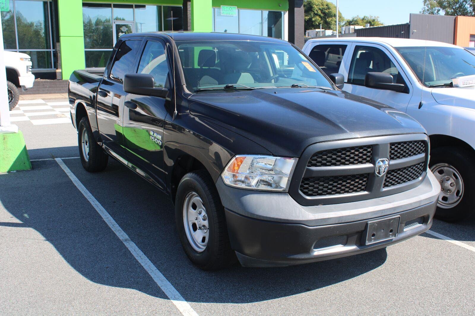 Used 2018 Brilliant Black Crystal Pearlcoat Ram Tradesman image 3