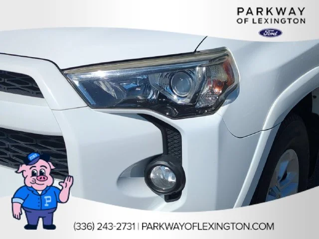 Used 2016 White Toyota SR5 image 9