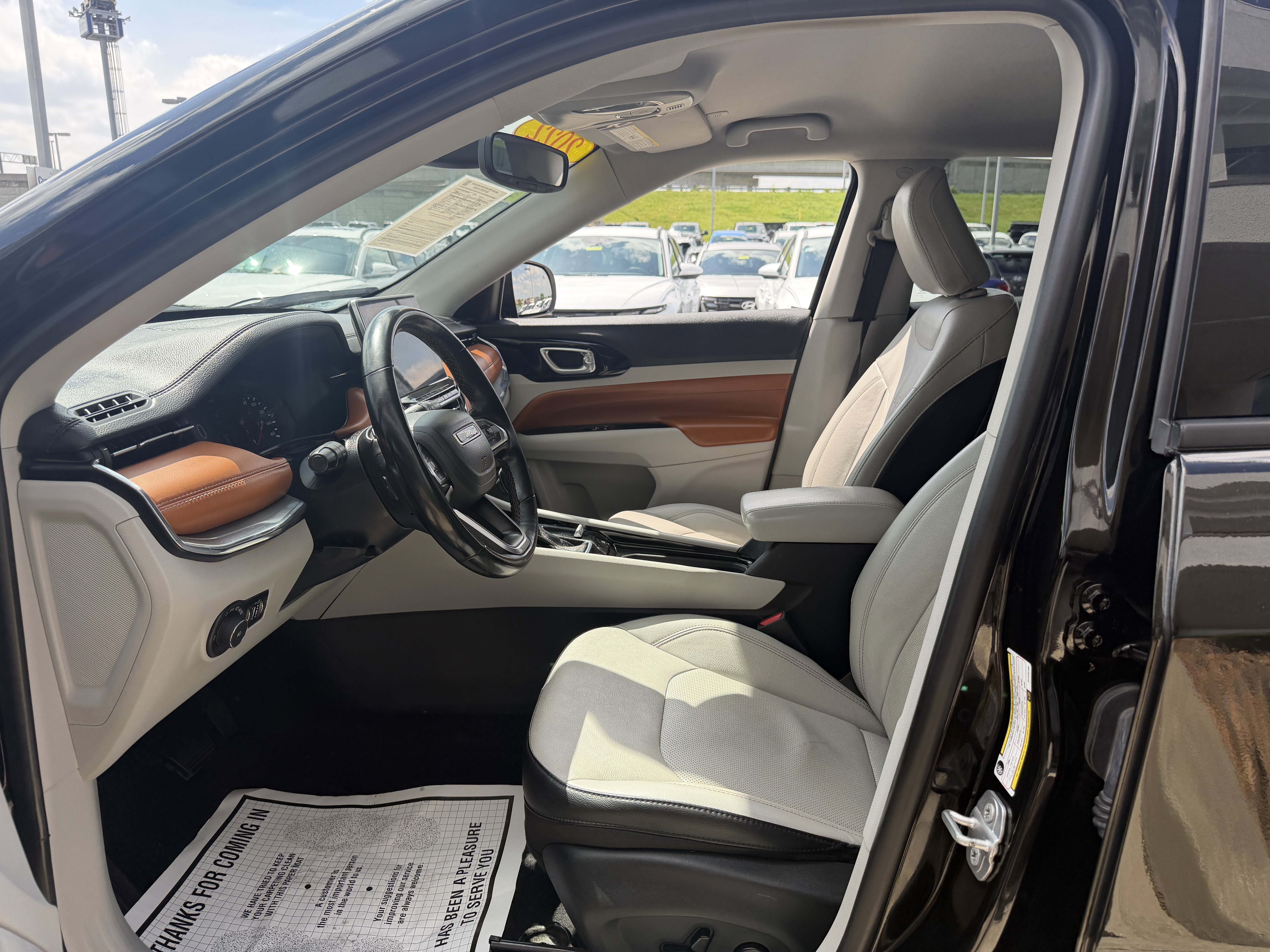 Used 2022 Diamond Black Crystal Pearlcoat Jeep Limited image 31