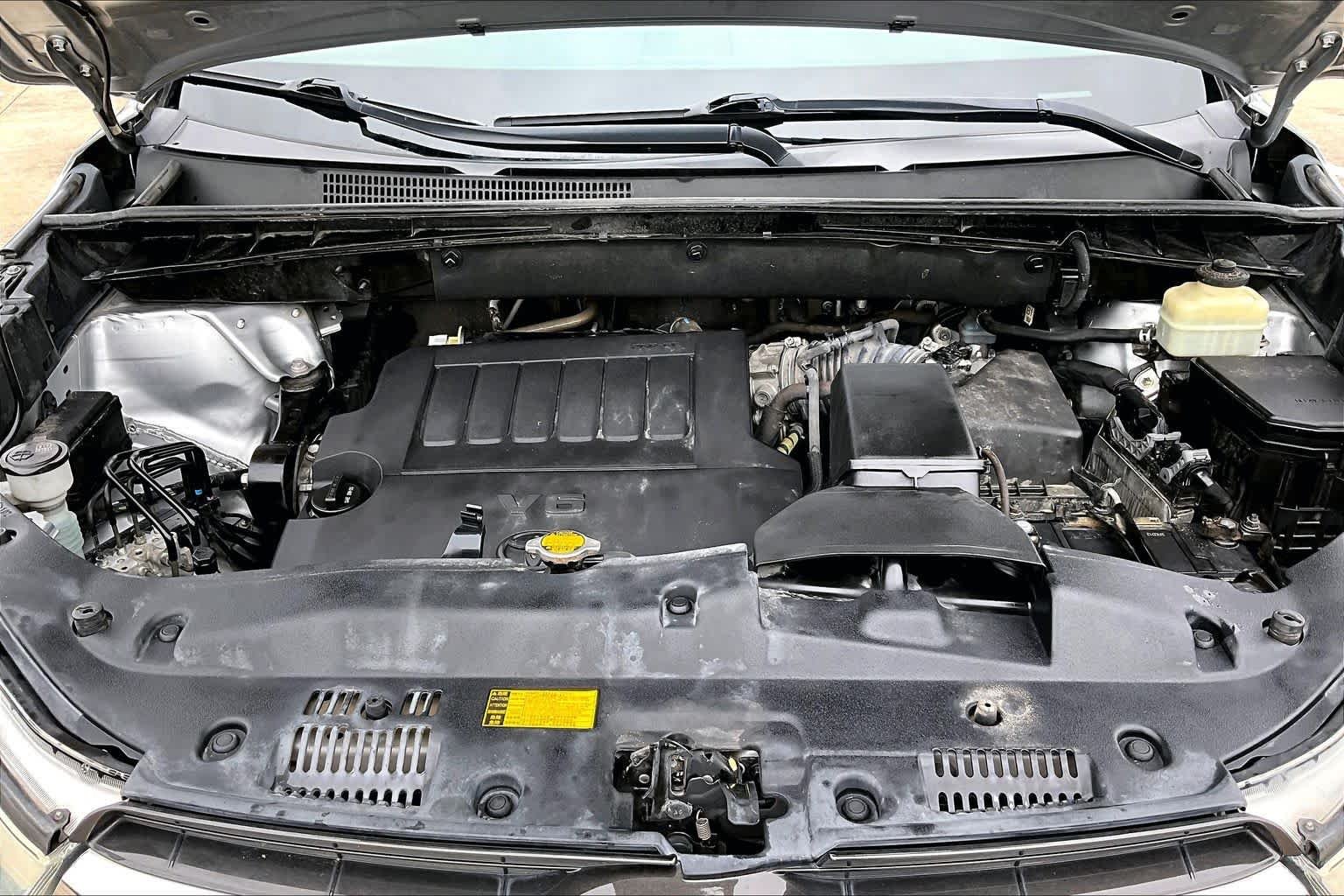Used 2015 Silver Sky Metallic Toyota Limited image 31