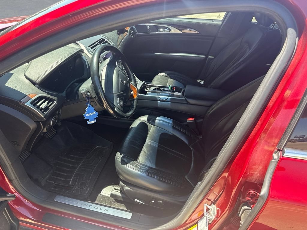 Used 2017 Red Lincoln Reserve image 6