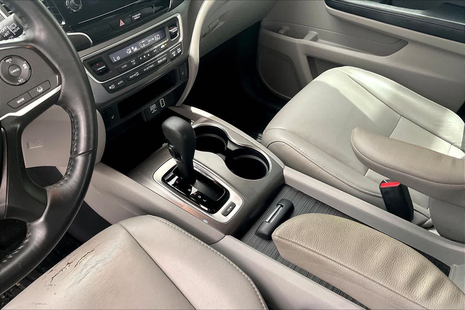Used 2019 Obsidian Blue Pearl Honda EX-L image 29
