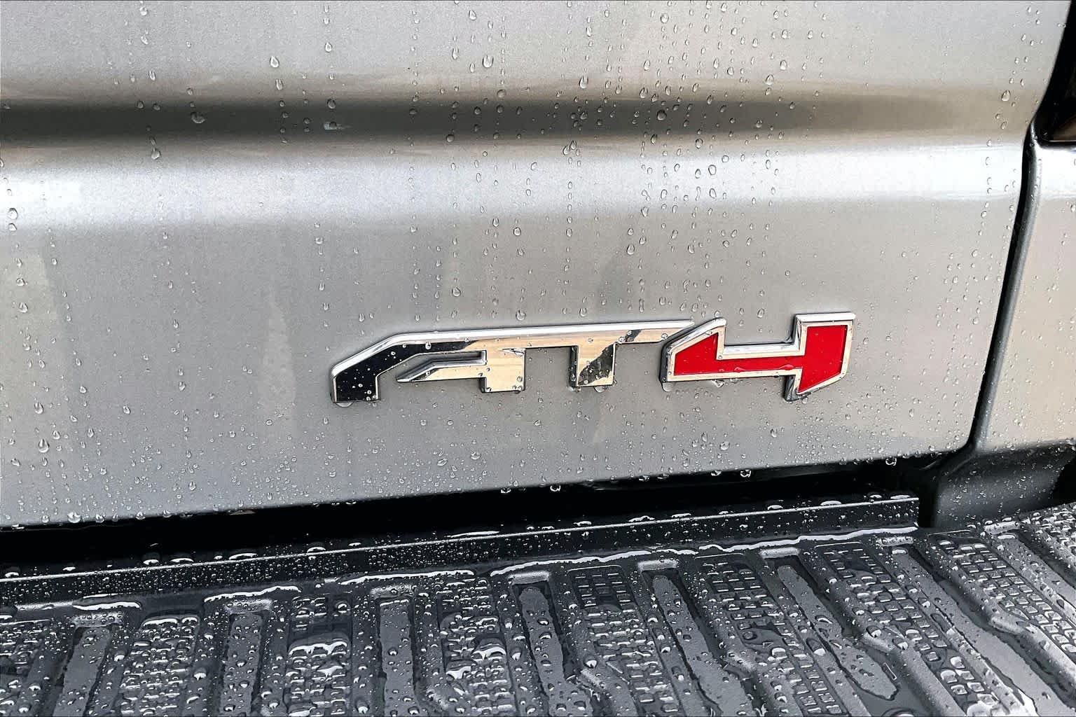Used 2025 Sterling Metallic GMC AT4 image 10