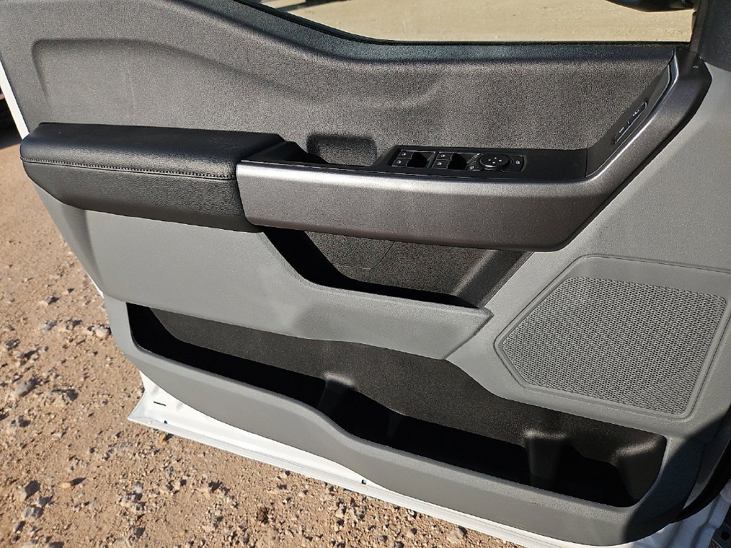 New 2027 Oxford White Ford F-250® XLT image 20