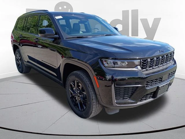 New 2026 Diamond Black Crystal Pearl-Coat Exterior Paint Jeep Altitude image 3