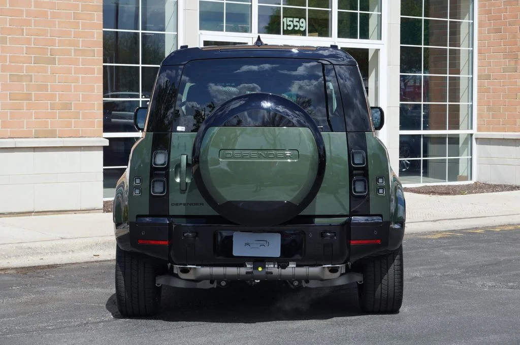 New 2026 Woolstone Green Land Rover X-Dynamic SE image 5