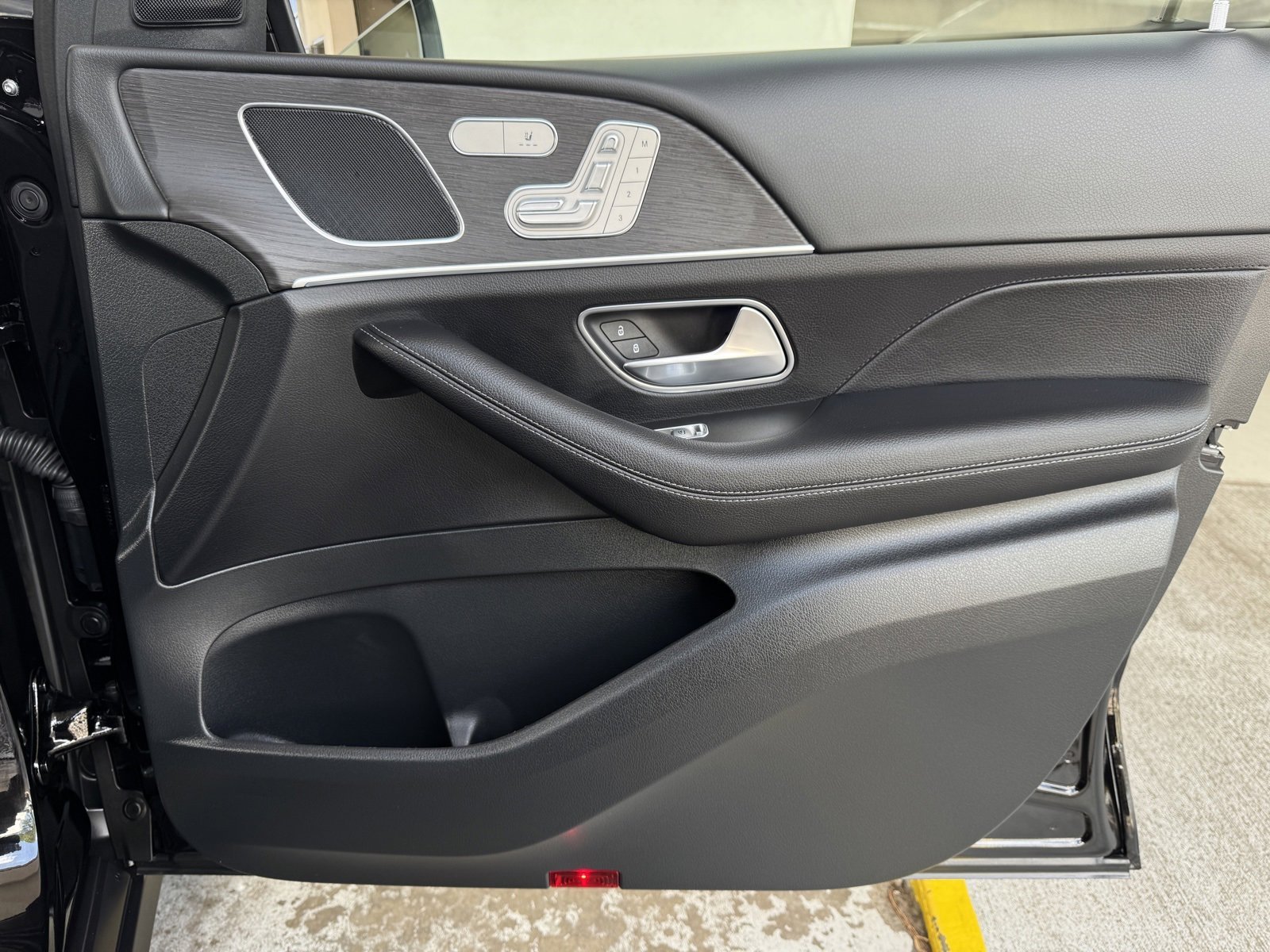 New 2026 Obsidian Black Metallic Mercedes-Benz GLE 350 image 43