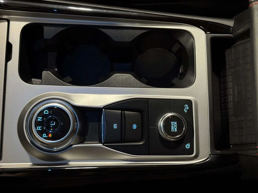 Used 2022 Agate Black Metallic Ford ST-Line image 18