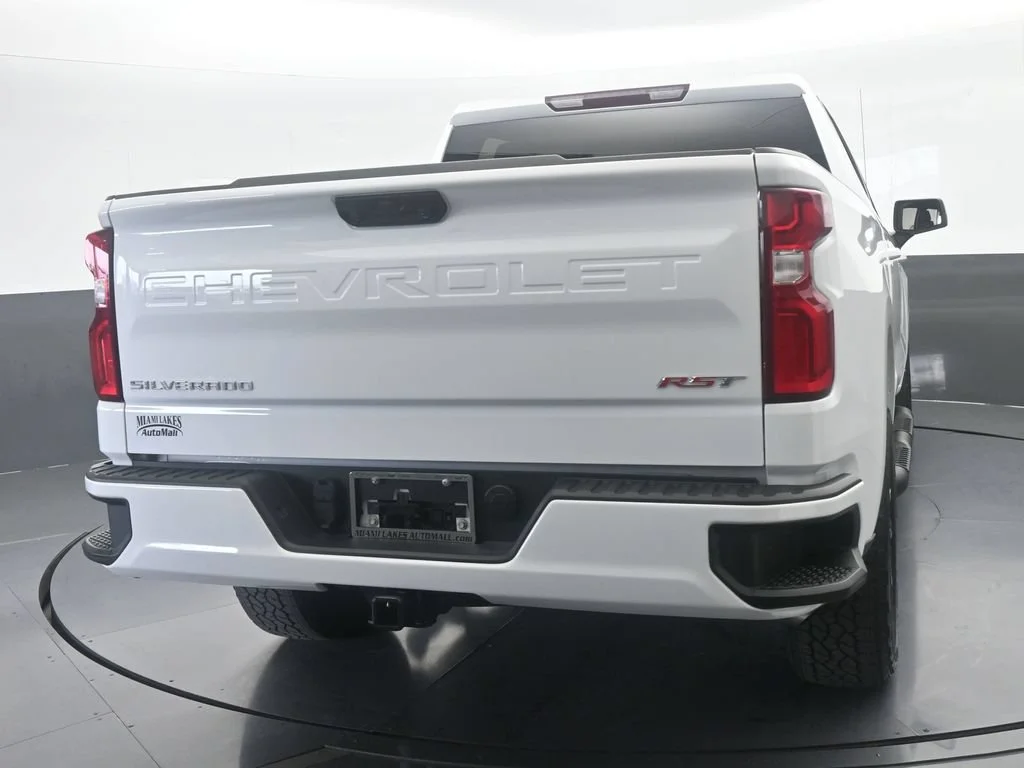 Used 2026 Summit White Chevrolet RST image 5
