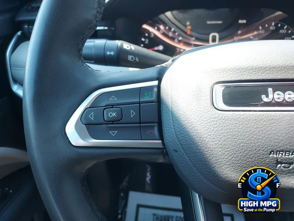 Used 2025 Silver Jeep Limited image 15