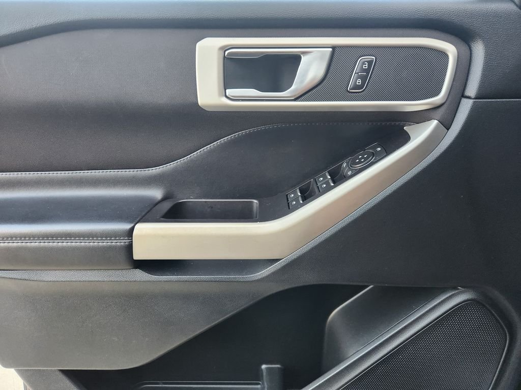 Used 2020 Agate Black Metallic Ford XLT image 24