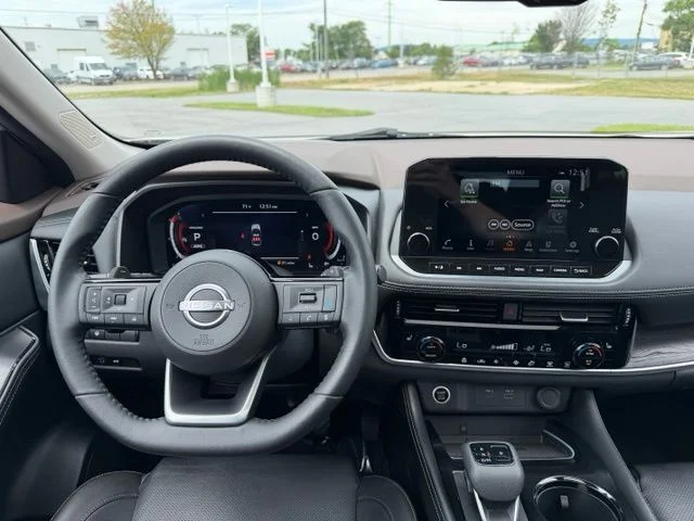 Used 2023 Pearl White Nissan Platinum image 20