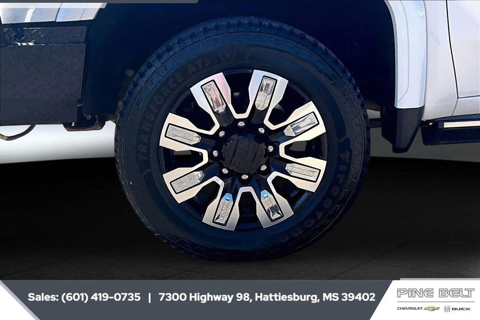 Used 2024 White Frost Tricoat GMC Denali image 8