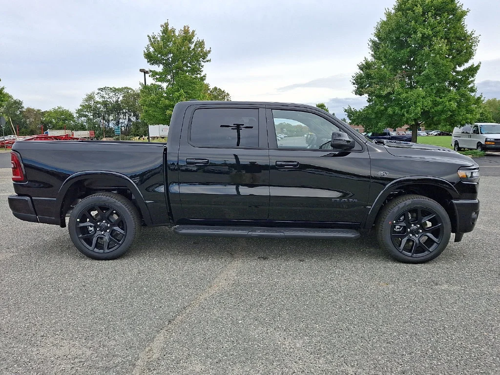 New 2027 Diamond Black Crystal Pearl-Coat Exterior Paint RAM Laramie image 9