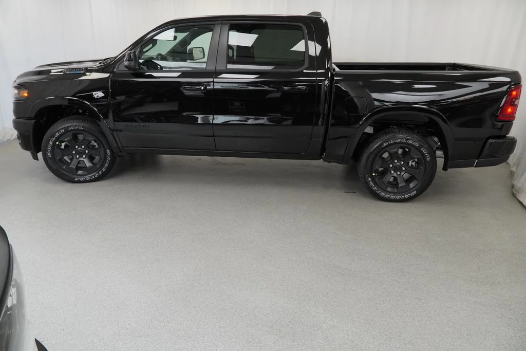 New 2026 Diamond Black Crystal Pearl-Coat Exterior Paint RAM Big Horn/Lone Star image 14