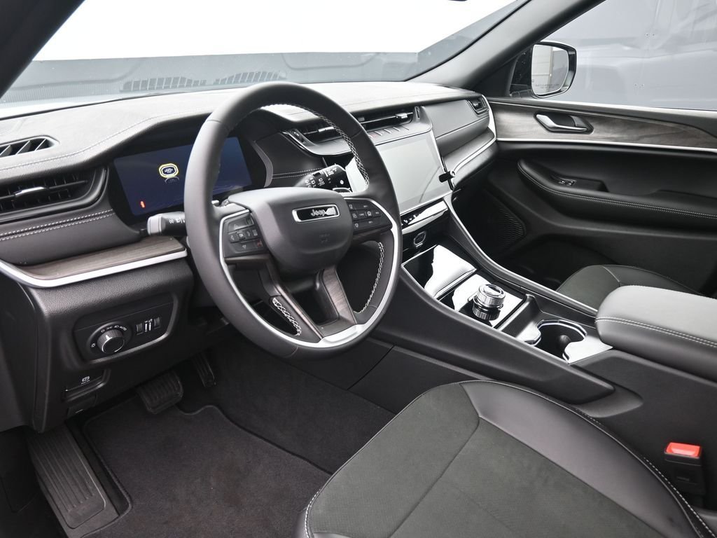 New 2026 Silver Zynith Exterior Paint Jeep Altitude image 18