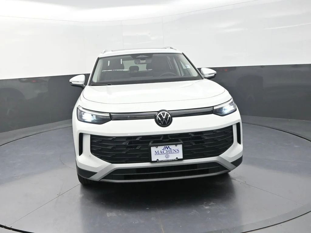2026 Volkswagen Tiguan SE - Photo 2