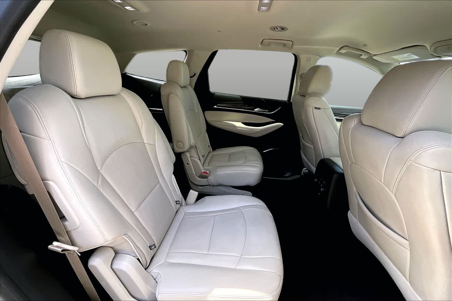 Used 2023 Summit White Buick Essence image 20
